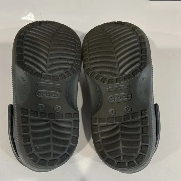 GUC Kids Grey Crocs - Picture 7 of 10